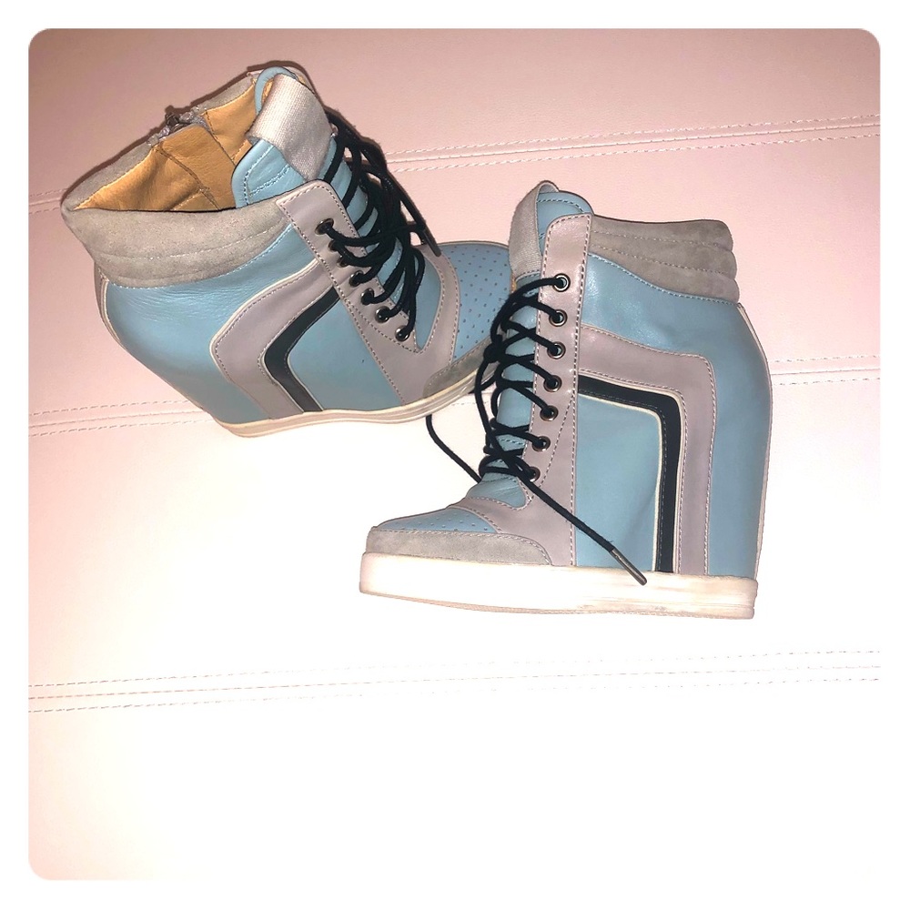 Stylish Lamb wedged sneakers ❤️